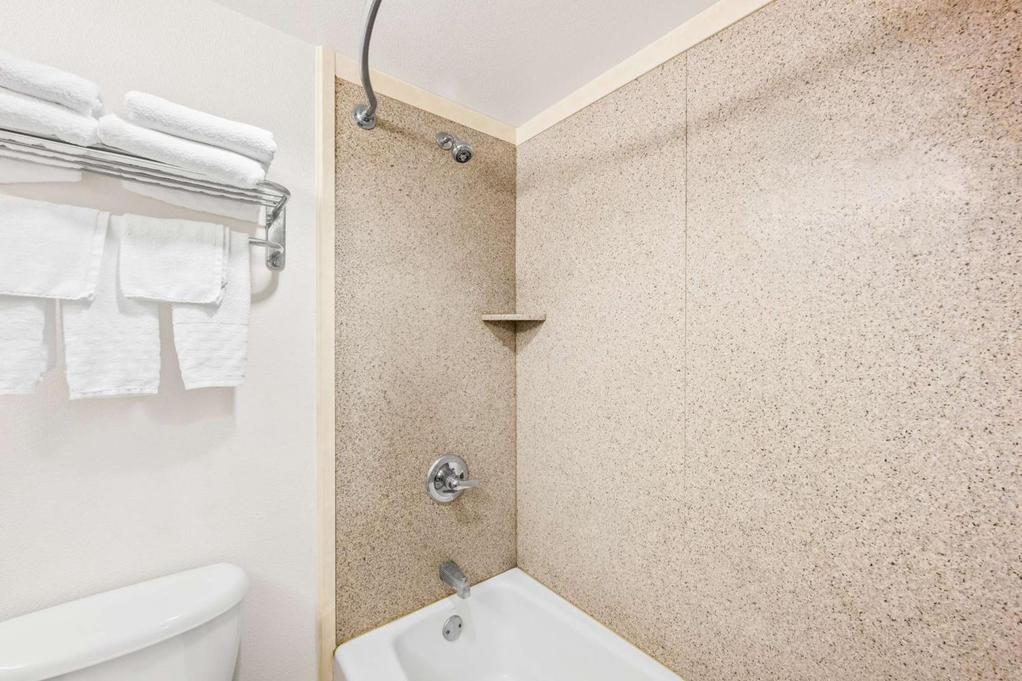 Surestay Plus Hotel By Best Western Lubbock Medical Center Экстерьер фото