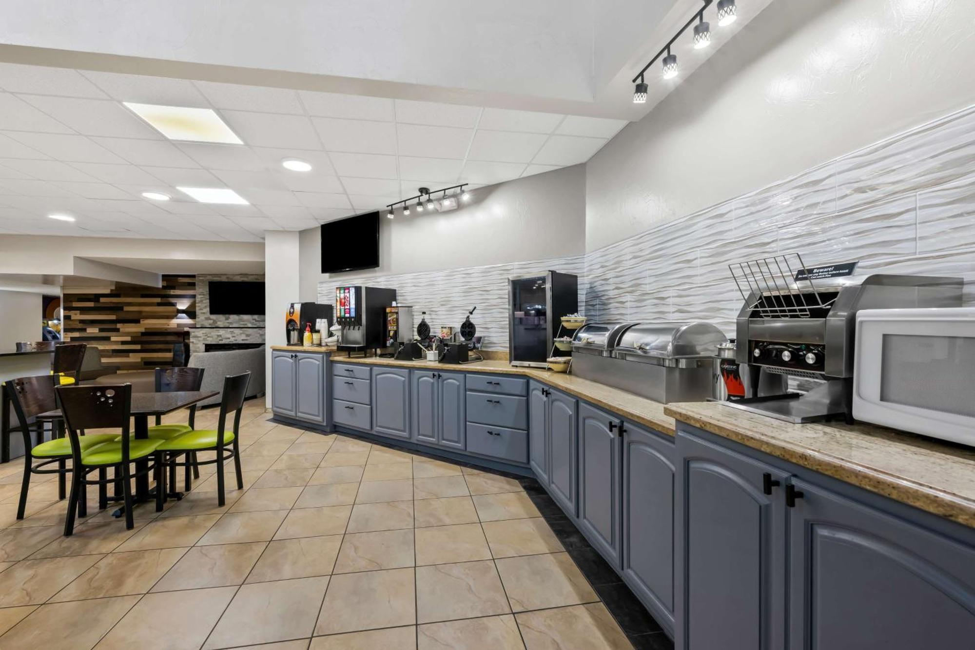 Surestay Plus Hotel By Best Western Lubbock Medical Center Экстерьер фото