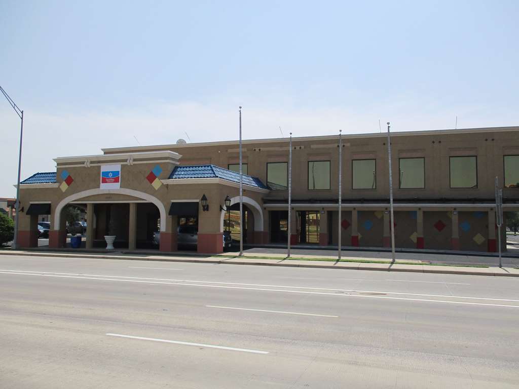 Surestay Plus Hotel By Best Western Lubbock Medical Center Экстерьер фото